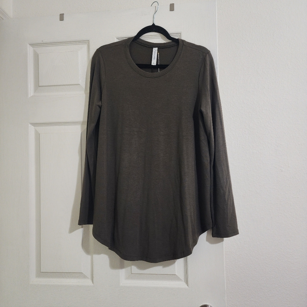 Zenana Long Sleeve Top in Olive Green Size L NWT